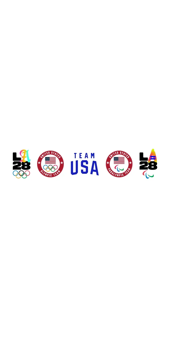 Logotipo de los Juegos Olímpicos LA28 con los anillos olímpicos debajo a la izquierda del logotipo del Equipo Olímpico de los Estados Unidos, el logotipo de Team USA, el logotipo del Equipo Paralímpico de los Estados Unidos y el logotipo de los Juegos Paralímpicos LA28 con los agitos paralímpicos debajo. 